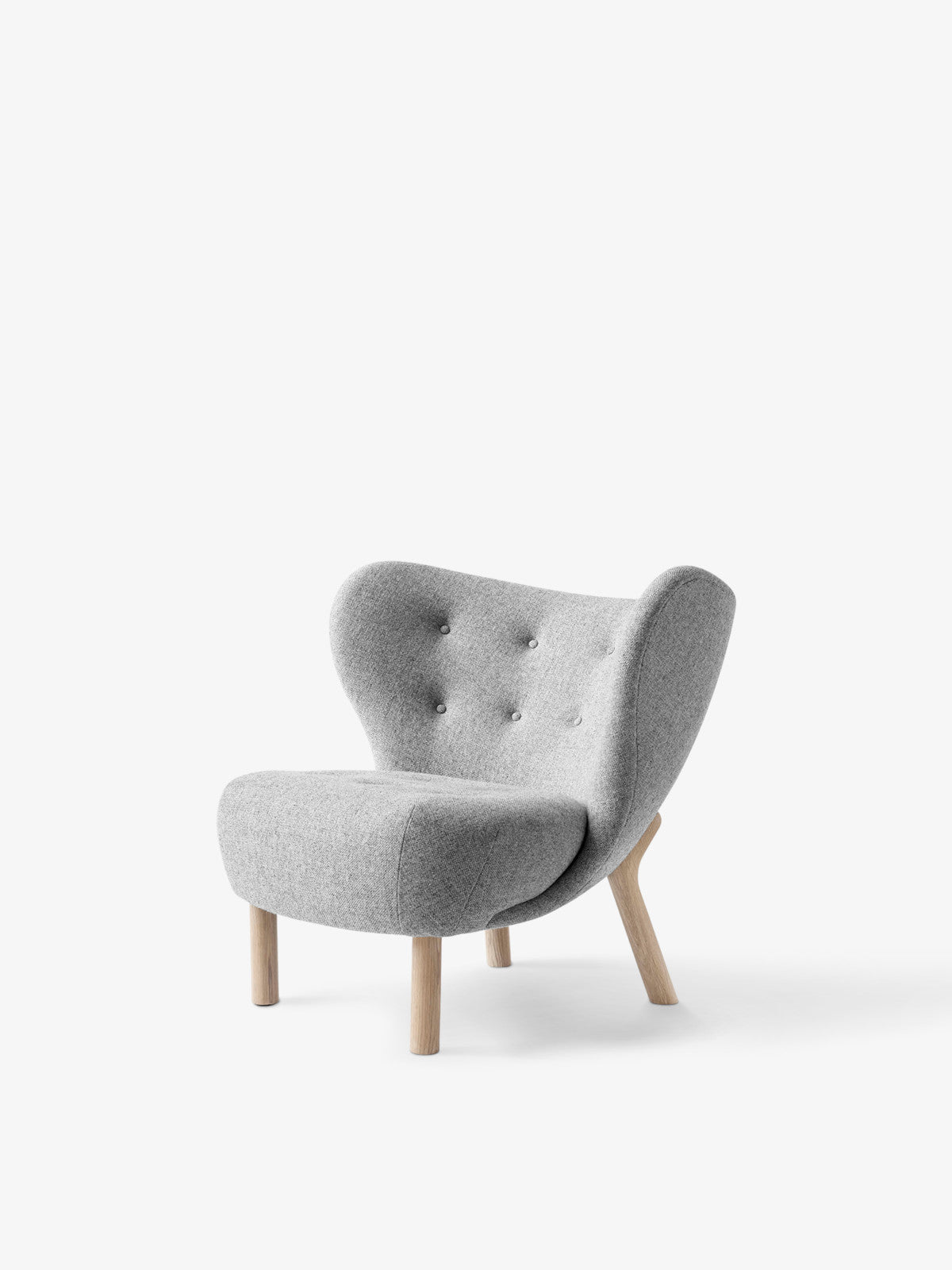 Little Petra designet af Viggo Boesen i 1936 som en lille loungestol grå eg