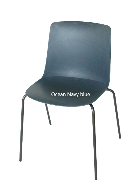 Designet af Andersen og Voll med en plastikskal lavet af 100 % genanvendt plastik ocean navy blue